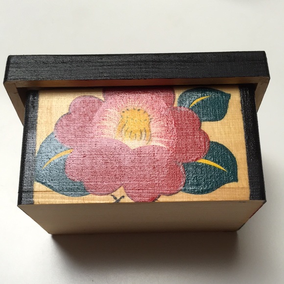 Japanese Handmade Wooden Painted Box - Picture 3 of 9